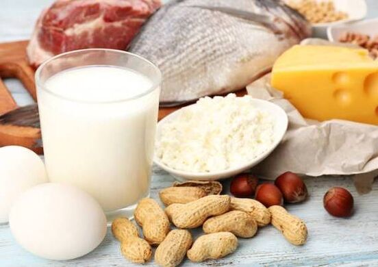 Pieno produktai, žuvis, mėsa, riešutai ir kiaušiniai – baltymų dietos dieta